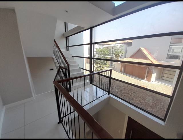 5 BEDROOM FREEHOLD TO LET IN IZINGA ESTATE